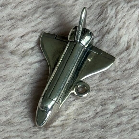 🚀 Retired James Avery Sterling Silver Space Shuttle Charm 🚀 - Picture 2 of 4